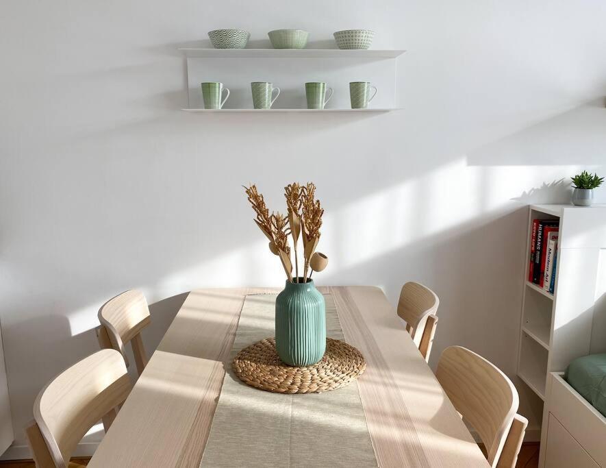 Cute Studio In Old Town Bratislava Luaran gambar